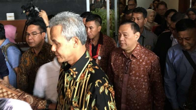 Gubernur Jawa Tengah Ganjar Pranowo dan Gubernur BI Agus Martowardojo di Tipikor