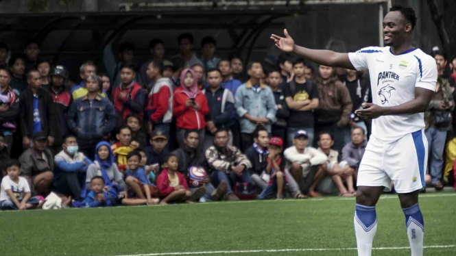 Gelandang Persib Bandung, Michael Essien.