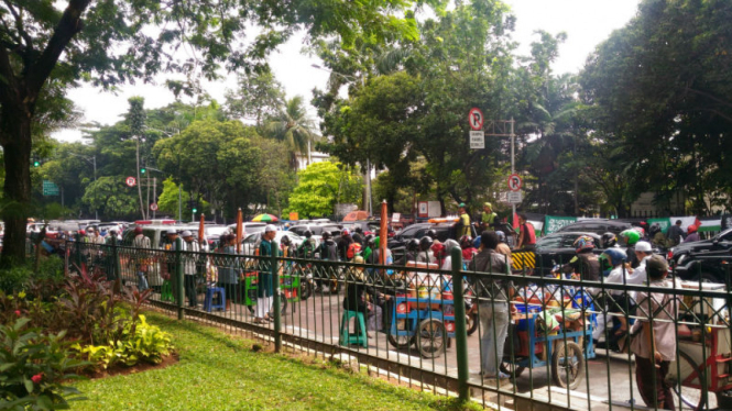 Kondisi lalu lintas depan Masjid Istiqlal Jumat, 31 Maret 2017