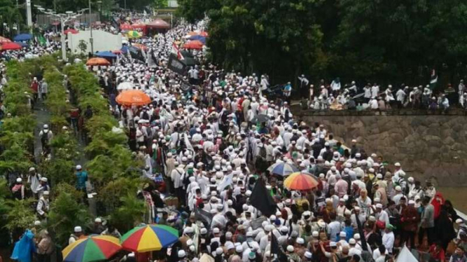 Pendemo 313 bergerak dari Masjid Istiqlal, Jakarta Pusat.