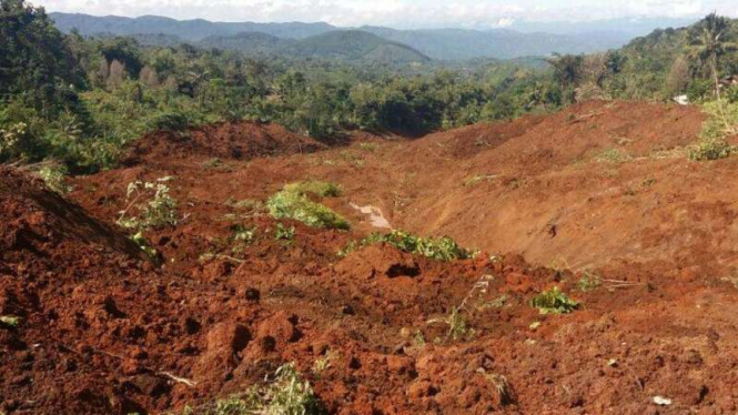 Kondisi lokasi bencana tanah longsor di Desa Banaran, Ponorogo
