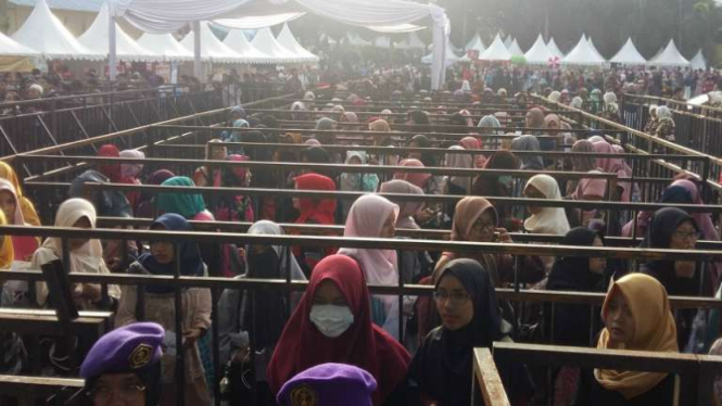 Anteran Penonton Zakir Naik di Bandung, Jawa Barat.