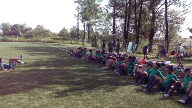 Timnas U-16 saat berlatih.