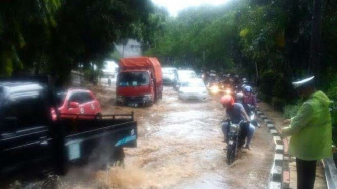 Jalan Margonda, Depok, terendam banjir