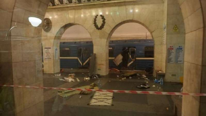 Bom meledak di Stasiun Kereta Api bawah tanah St Petersburg, Rusia 3 April 2017