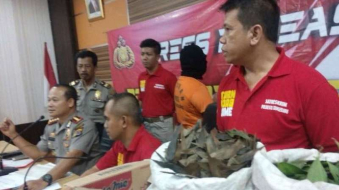 Reskrim Polresta Tangerang ungkap kasus penipuan dengan modus penggandaan uang yang dilakukan pria yang mengaku sebagai ustaz.