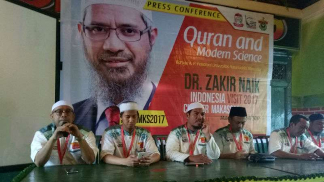  Forum Umat Islam Bersatu Sulawesi Selatan selaku panita penyelenggara kuliah umum Dr Zakir Naik menggelar konferensi pers di Makassar pada Selasa, 4 April 2017.