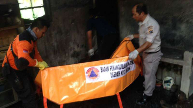 Empat orang tewas terpanggang dalam kebakaran di sebuah rumah di Kecamatan Medan Tuntungan, Kota Medan, Sumatera Utara, pada Rabu pagi, 5 April 2017.