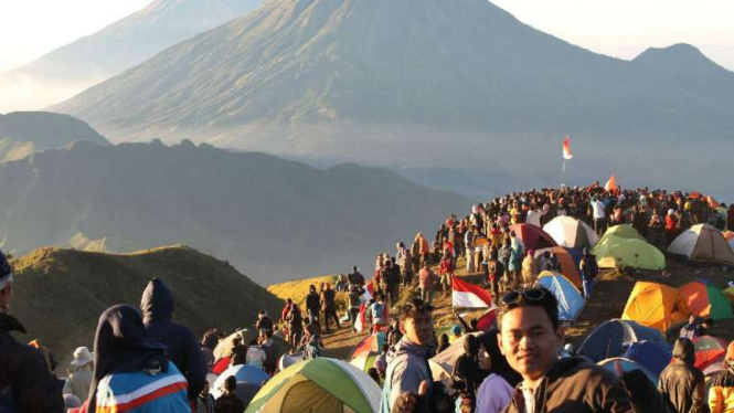 Ribuan pendaki di Gunung Prau, Jawa Tengah
