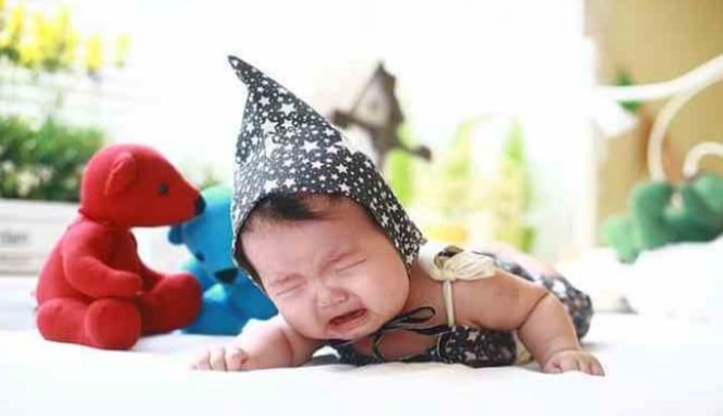  Ilustrasi bayi menangis.