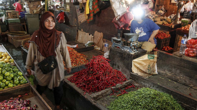 Bahan pangan di pasar tradisional.