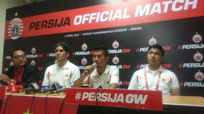 Pelatih Persija Jakarta, Stefano Cugurra Teco dan Ismed Sofyan.