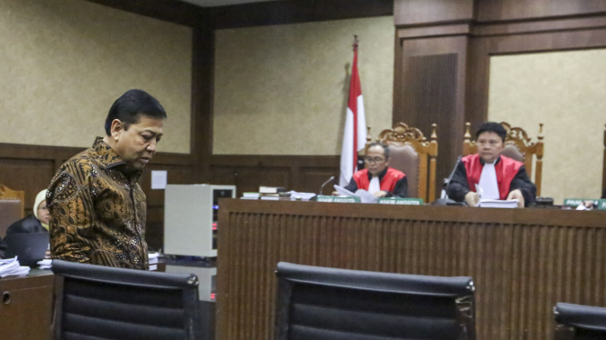 Mantan Ketua Fraksi Golkar Setya Novanto saat bersaksi di sidang e-KTP.