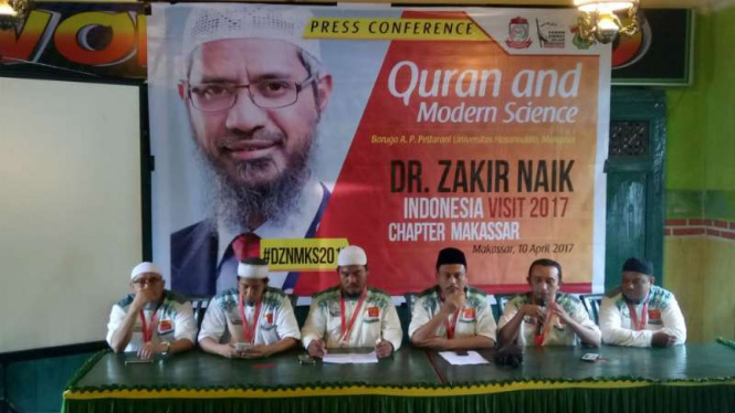 Panitia penyelenggara kuliah umum Dr Zakir Naik di kampus Universitas Hasanuddin menggelar konferensi pers di Makassar pada Jumat, 7 April 2017.