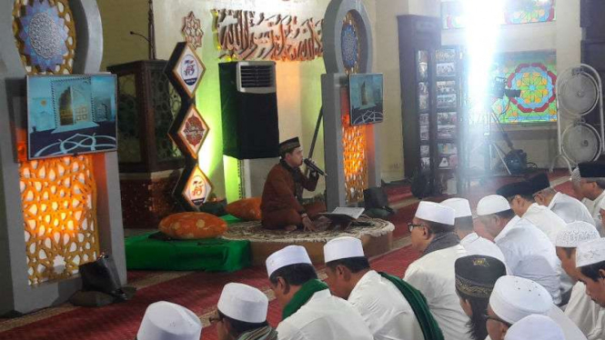 Haul kelima Roosniah Bakrie digelar di Masjid Roosniah Al Achmad-Bogor Nirwana Residence, Bogor, Jawa Barat, pada Sabtu, 8 April 2017.