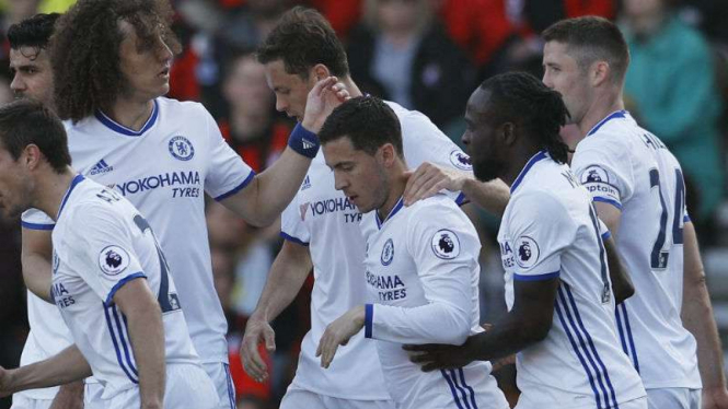 Para pemain Chelsea rayakan gol Eden Hazard beberapa waktu lalu. 