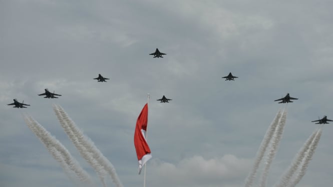 Formasi jet tempur TNI AU.
