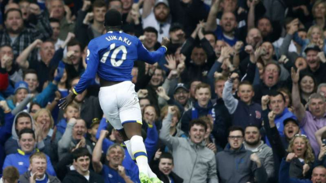 Striker Everton, Romelu Lukaku rayakan gol