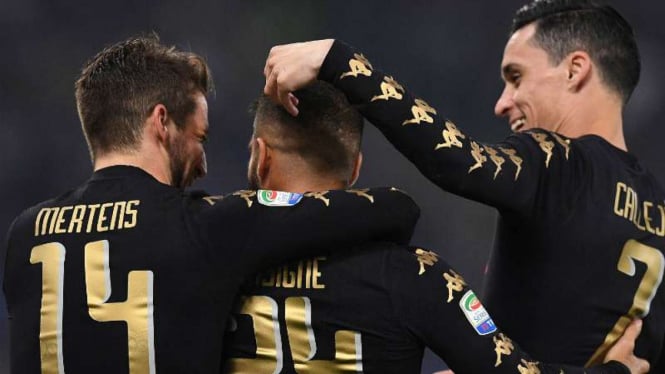 Para peman Napoli rayakan gol Lorenzo Insigne