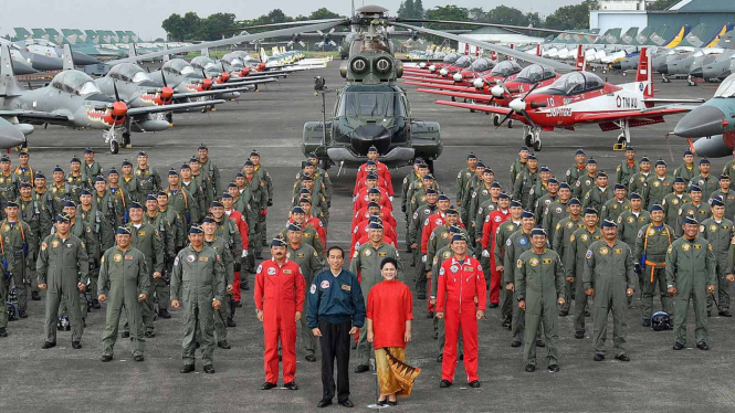 Presiden Bersama Penerbang TNI AU