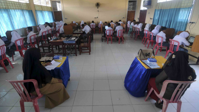 Pelaksanaan Ujian Nasional Hari Pertama 