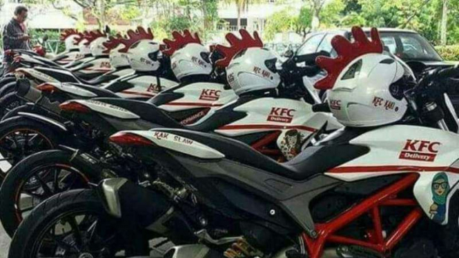 Motor-motor Ducati sebagai armada KFC di Malaysia.