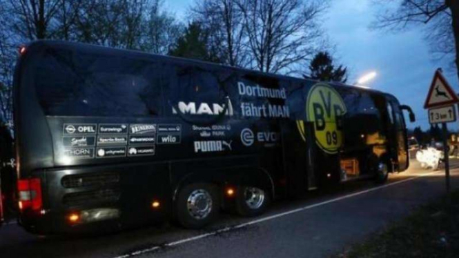 Bus tim Borussia Dortmund terkena ledakan.