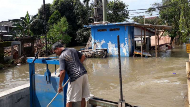 Banjir hampir 2 Meter di Perumahan IKIP Bekasi
