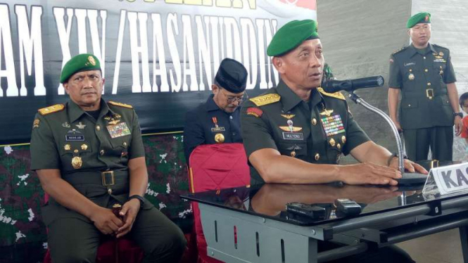 Kepala Staf TNI AD, Jenderal TNI Mulyono, meresmikan perubahan nama Kodam VII/Wirabuana menjadi Kodam XIV/Hasanuddin di Lapangan Karebosi Makassar pada Rabu, 12 April 2017.