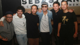 Nidji Bius Ratusan Penggemar Lewat 'Pesawat Tempur'