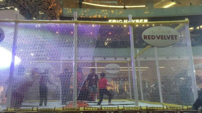 Trampolin khusus orang dewasa di Magnum Red Velvet Playground
