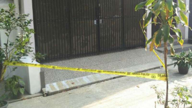 Garis polisi dipasang di sekitar rumah penyidik KPK Novel Baswedan