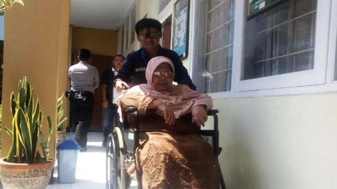 Siti Rohayah, seorang ibu di Garut yang digugat anak kandungnya Rp1,8 miliar