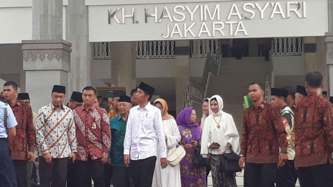 Presiden Jokowi di Masjid Raya KH. Hasyim Asy'ari Jakarta.