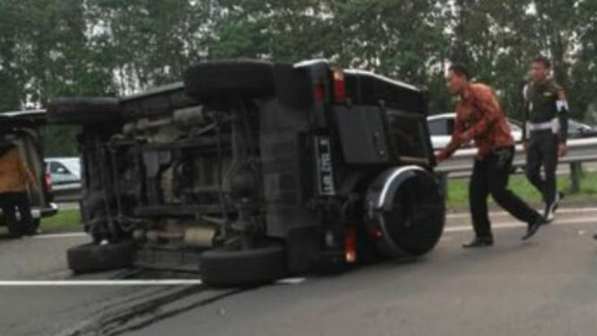 Mobil Paspampres mengalami kecelakaan di Tol Jagorawi arah Bogor.