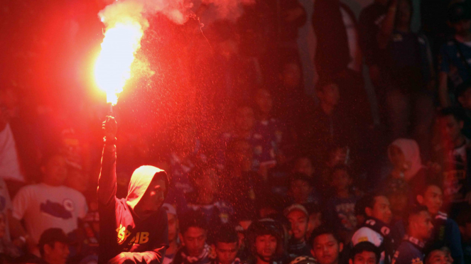 Uma foto do fogo de Bobotoh durante o jogo.