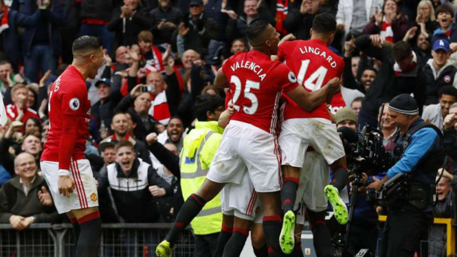 Pemain Manchester United merayakan gol