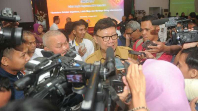 Menteri Dalam Negeri, Tjahjo Kumolo, saat kunjungan kerja di Palembang, Sumatera Selatan, pada Senin, 17 April 2017.
