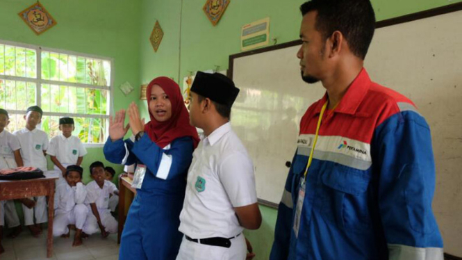 Sebarkan Semangat Jujur Tulus Amanah, Pekerja Pertamina Mengajar di Aceh