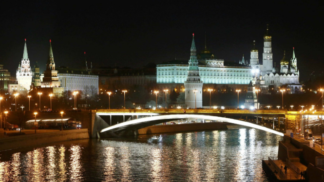Pemandangan Kremlin usai Earth Hour di Moskow Rusia