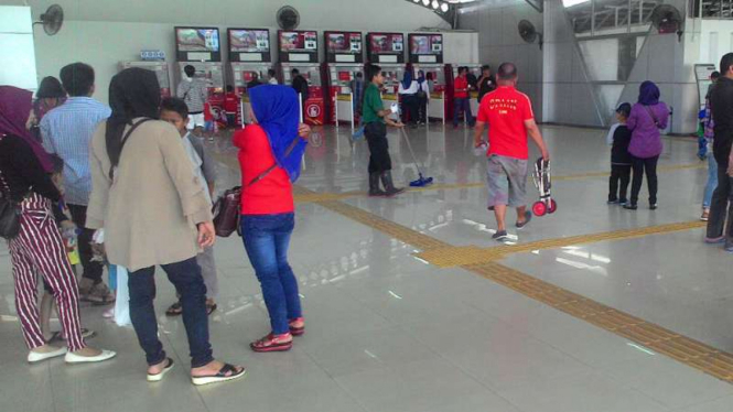 Stasiun Bogor lengang pada hari pemungutan suara putaran kedua Pilkada DKI Jakarta, Rabu, 19 April 2017.