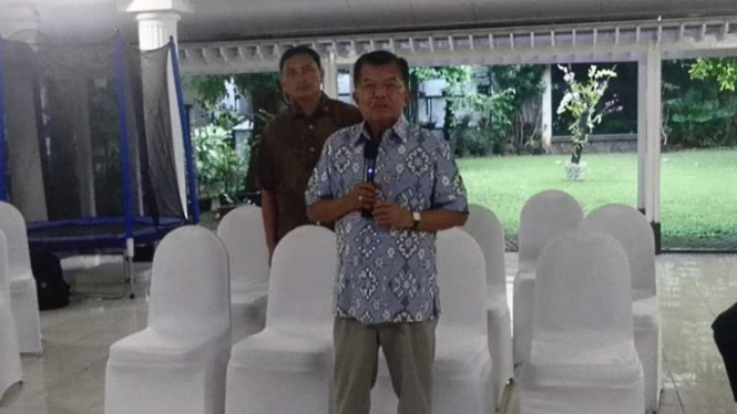 Wakil Presiden Jusuf Kalla di rumah dinasnya.