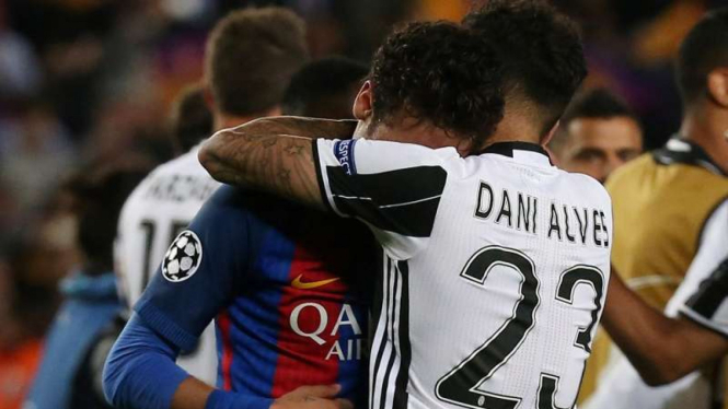Neymar (kiri) usai pertandingan kontra Juventus