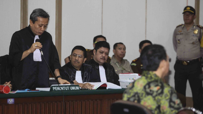 Jaksa membacakan tuntutan terhadap Basuki Tjahaja Purnama alias Ahok.