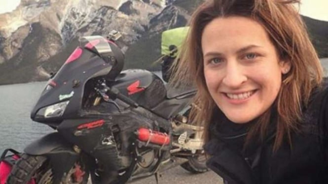 Nikki Misurelli berkeliling dunia dengan sepeda motor.
