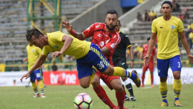 Duel Persegres Gresik United vs Semen Padang