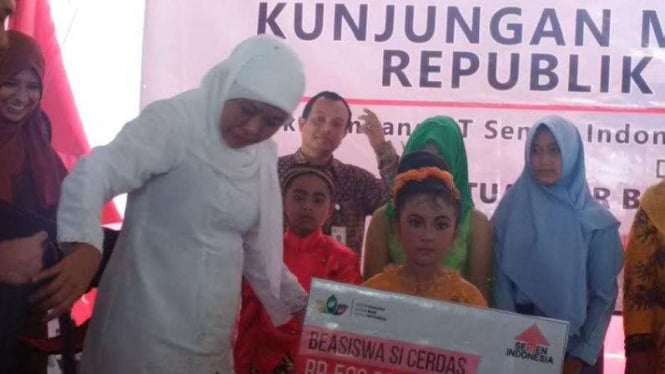 Menteri Sosial Khofifah saat berkunjung ke Rembang, Jawa Tengah.