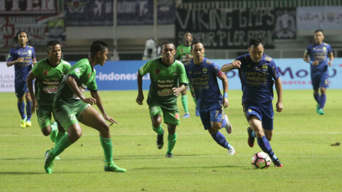 PS TNI vs Persib Bandung di Babak Pertama Liga 1 di Stadion Pakansari Cibinong.