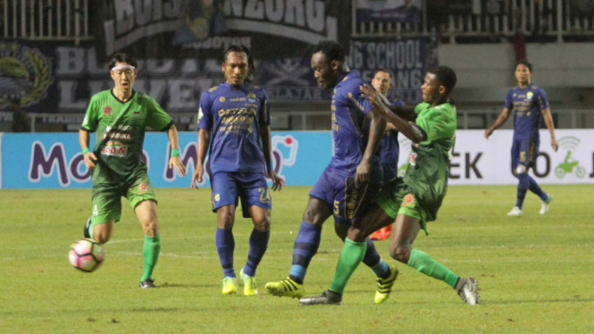 PS TNI vs Persib Bandung di Liga 1 di Stadion Pakansari Cibinong