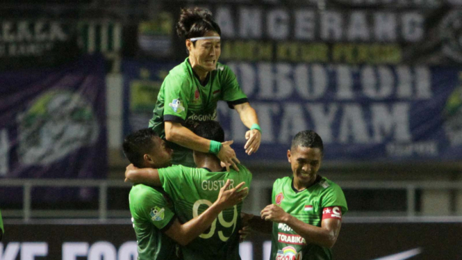 Selebrasi para pemain PS TNI